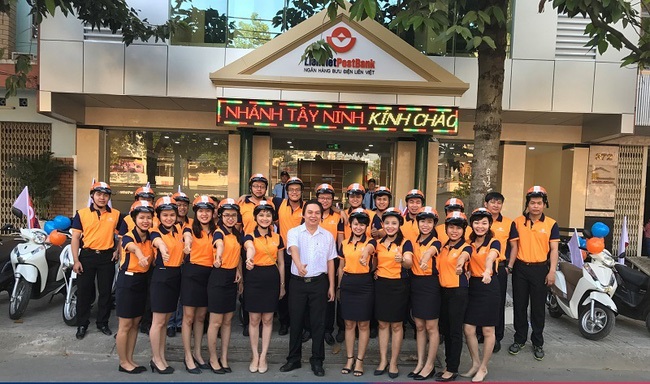 Phụ nữ ngân hàng và 4 chữ “lắm”